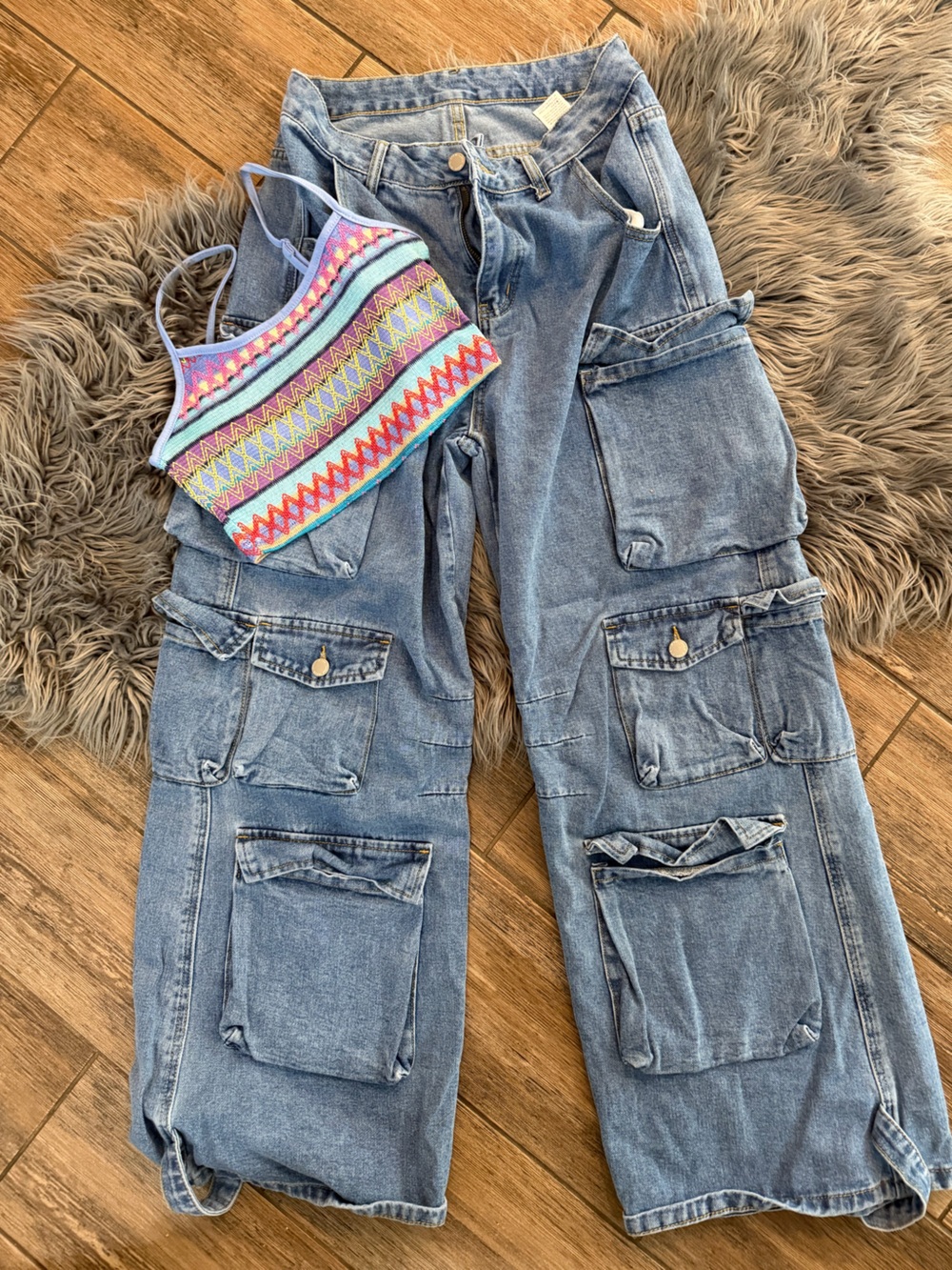 SHEIN Light Blue Cargo Jeans with Patch Pockets and top - Picture 4 of 7